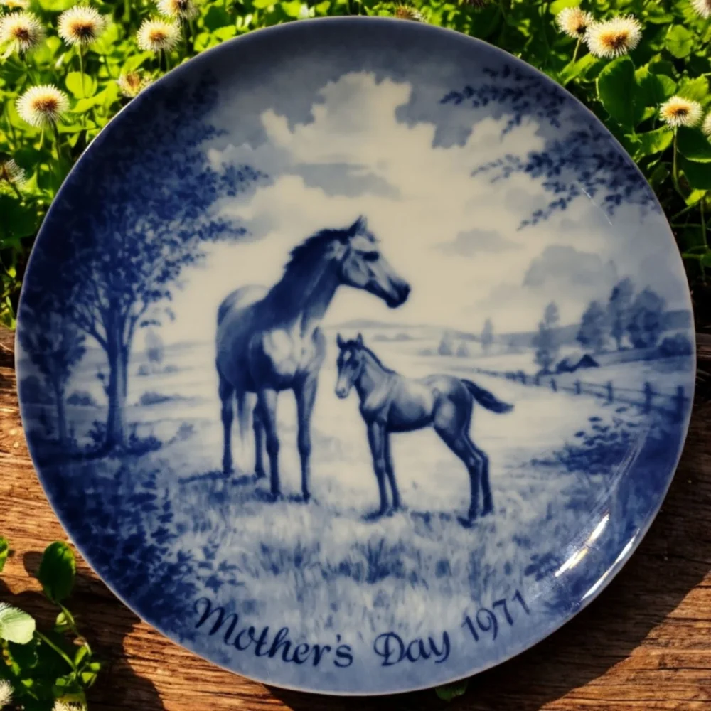 Vtg 71 Kaiser Royale Blue Winter China Mother's Day Plate Mare Foal West Germany - Picture 1 of 4